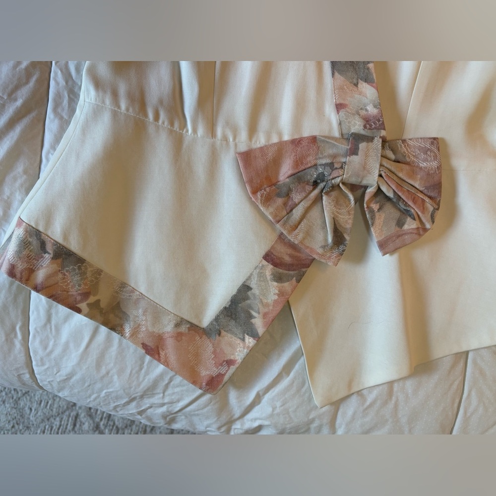 Vintage 90’s shirt with Floral Accents - Picture 6 of 15